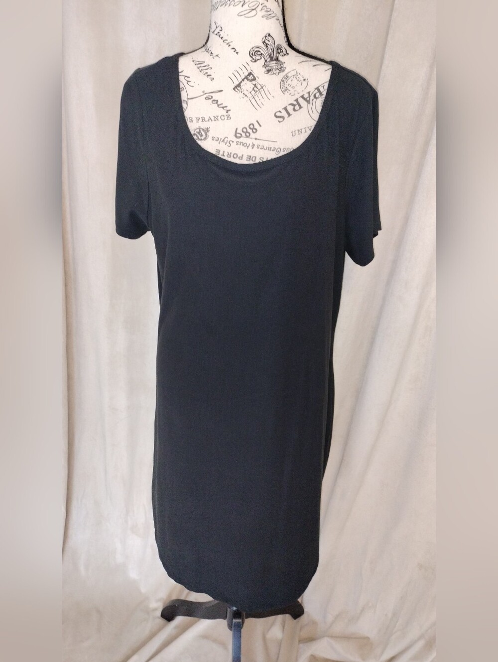 EUC! Sauci Plus Women's Classic Black Short Sleeve Scoop Neck Midi Dress. Sz 1X